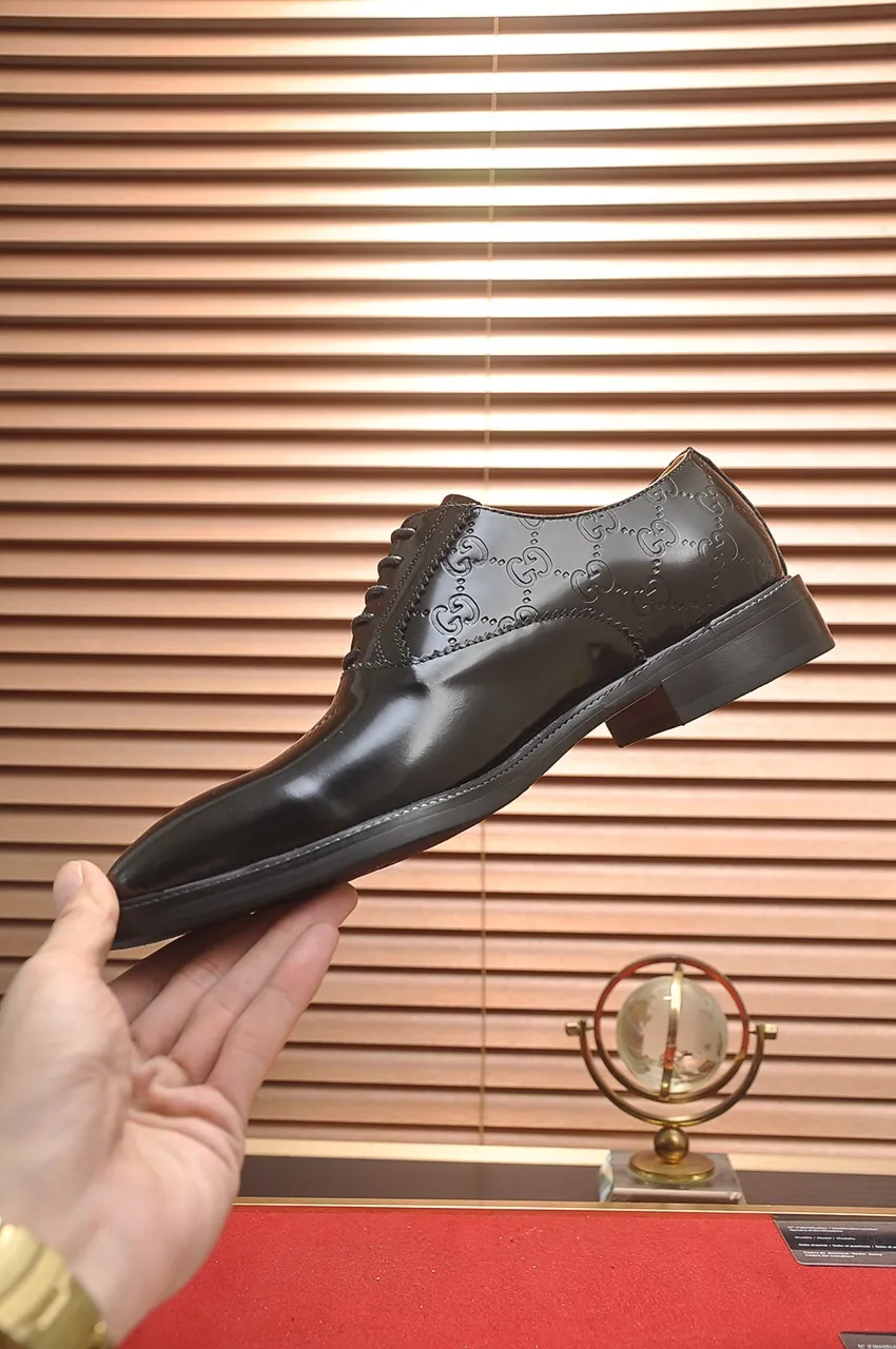 Men's shoes💰500💶Italy's top luxury men's shoe giant (GUCCI) (Gucci) (full cowhide lining) new arrival🍃Original European style🔰 Pleasant to the eye😍In order to make the shoes more durable and non-deformable🌀The production continues to follow traditional methods but there is still no lack of innovation💪Choose original sheepskin for the leather♻️ Smooth and natural And extra bright ⭐Made of imported cowhide, the first choice of rich people 38-45 (45 customized)